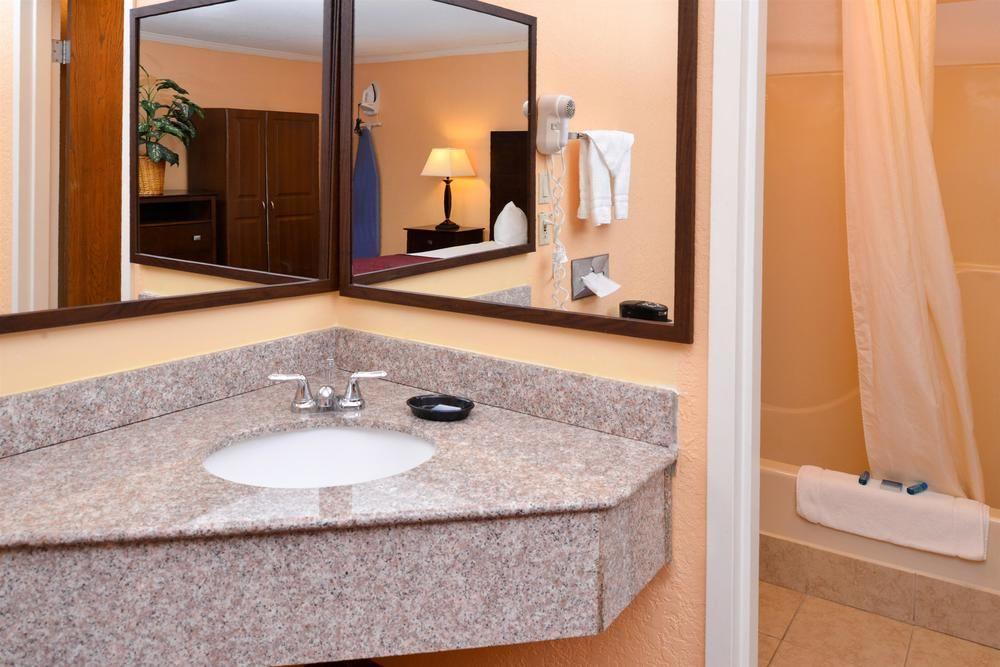 Days Inn By Wyndham Whitmore Lake Ann Arbor Brighton Zewnętrze zdjęcie