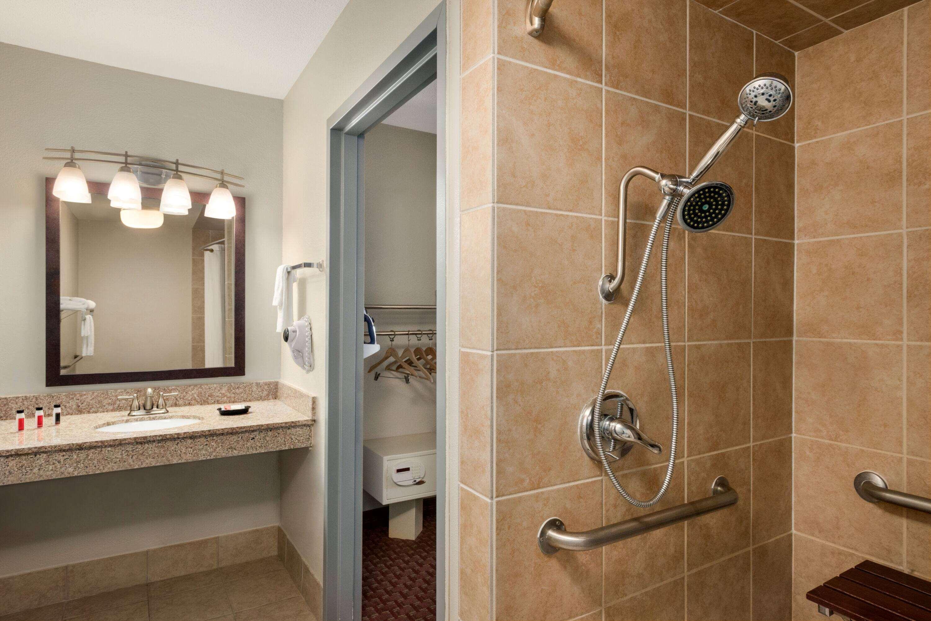 Days Inn By Wyndham Whitmore Lake Ann Arbor Brighton Zewnętrze zdjęcie