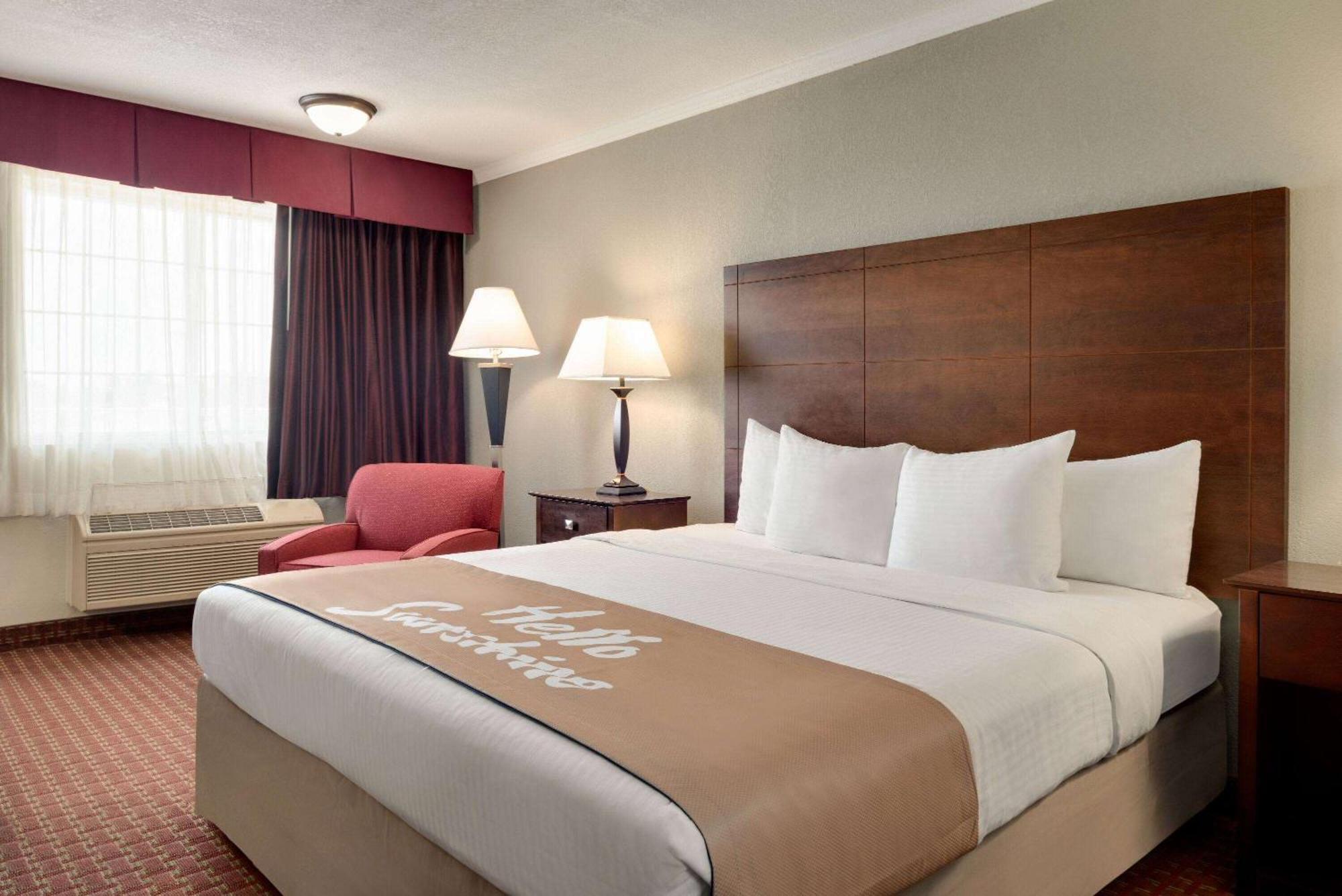 Days Inn By Wyndham Whitmore Lake Zewnętrze zdjęcie