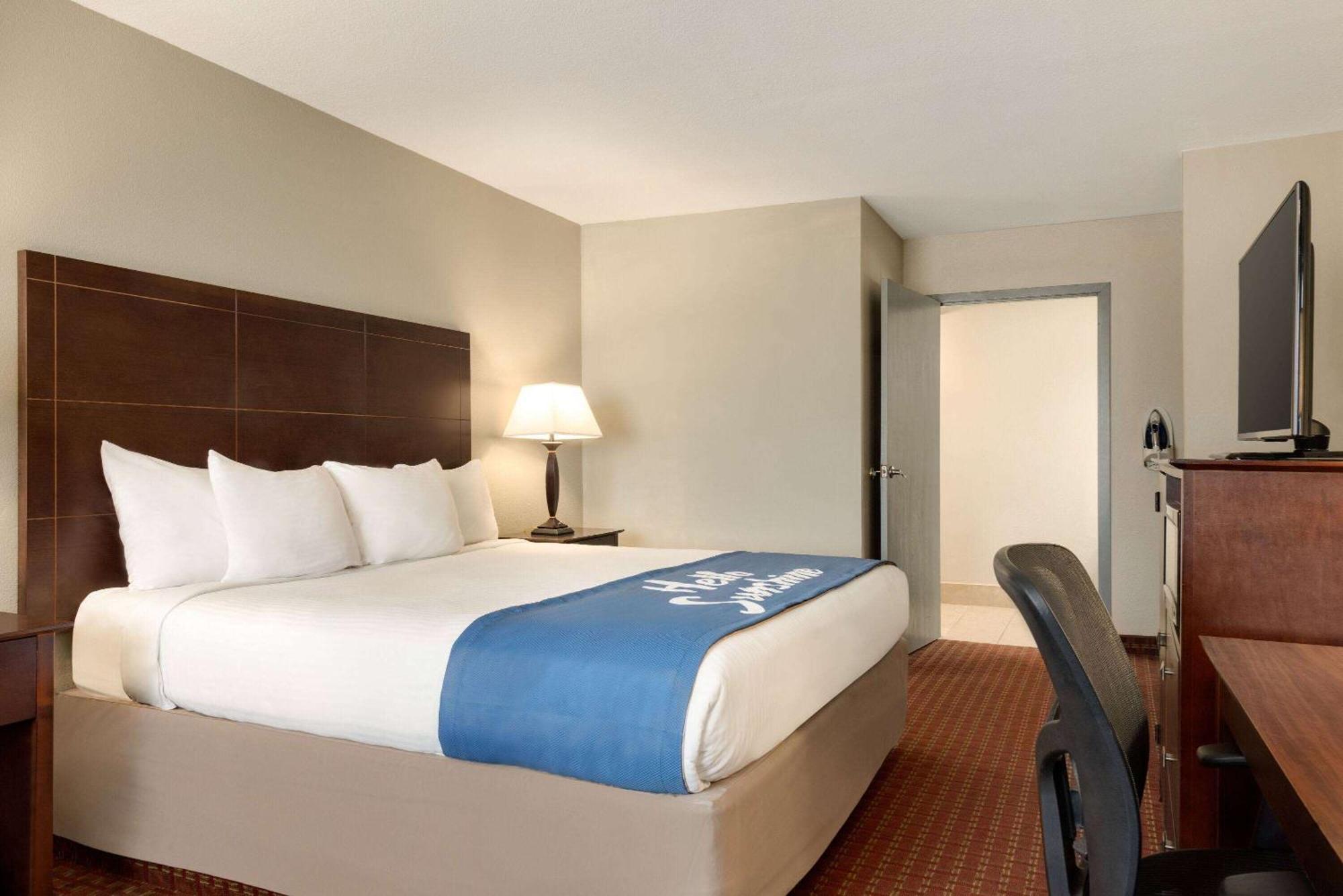 Days Inn By Wyndham Whitmore Lake Zewnętrze zdjęcie