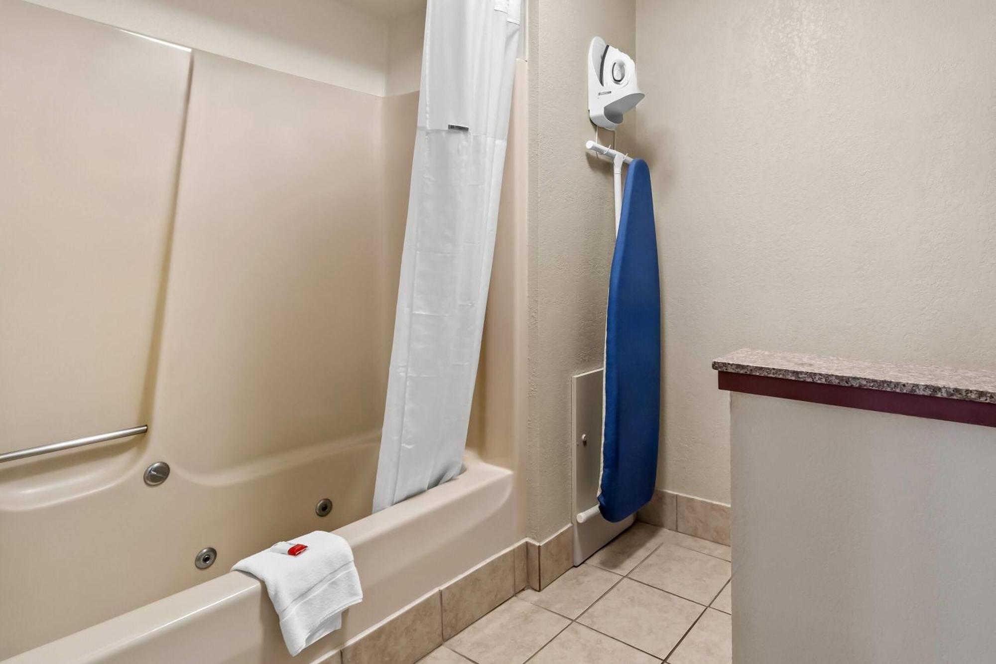 Days Inn By Wyndham Whitmore Lake Ann Arbor Brighton Zewnętrze zdjęcie