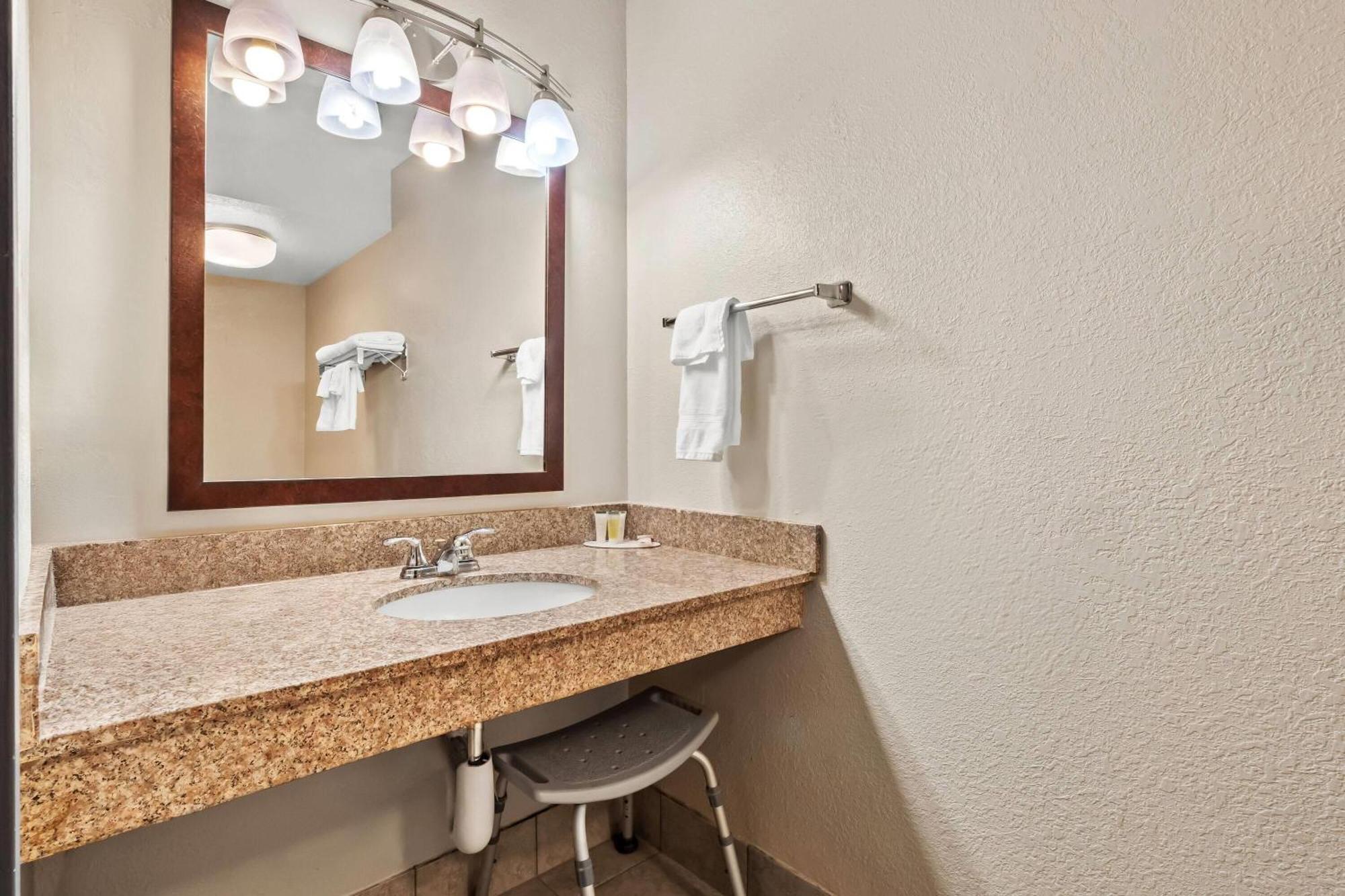 Days Inn By Wyndham Whitmore Lake Ann Arbor Brighton Zewnętrze zdjęcie