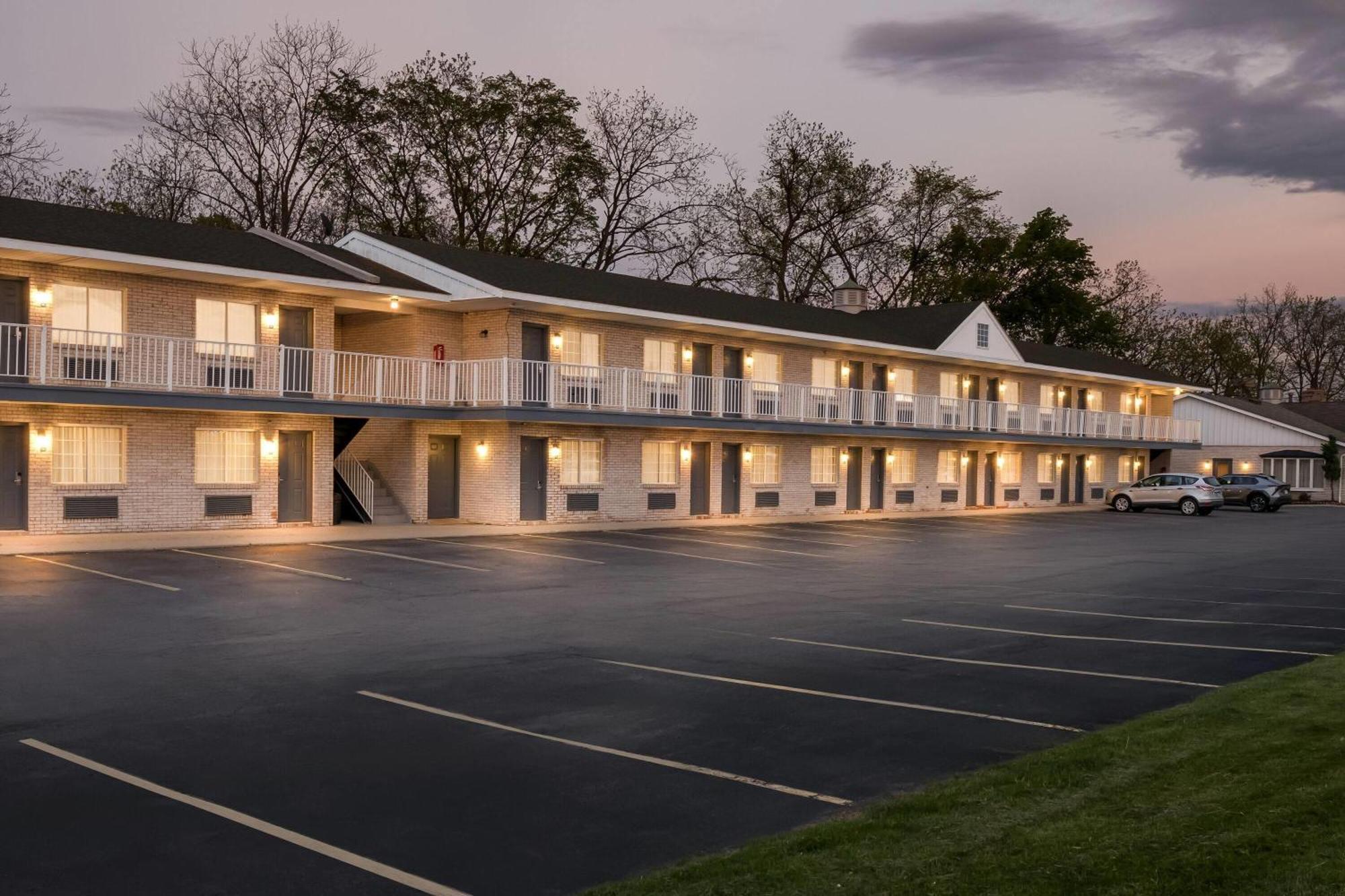 Days Inn By Wyndham Whitmore Lake Ann Arbor Brighton Zewnętrze zdjęcie