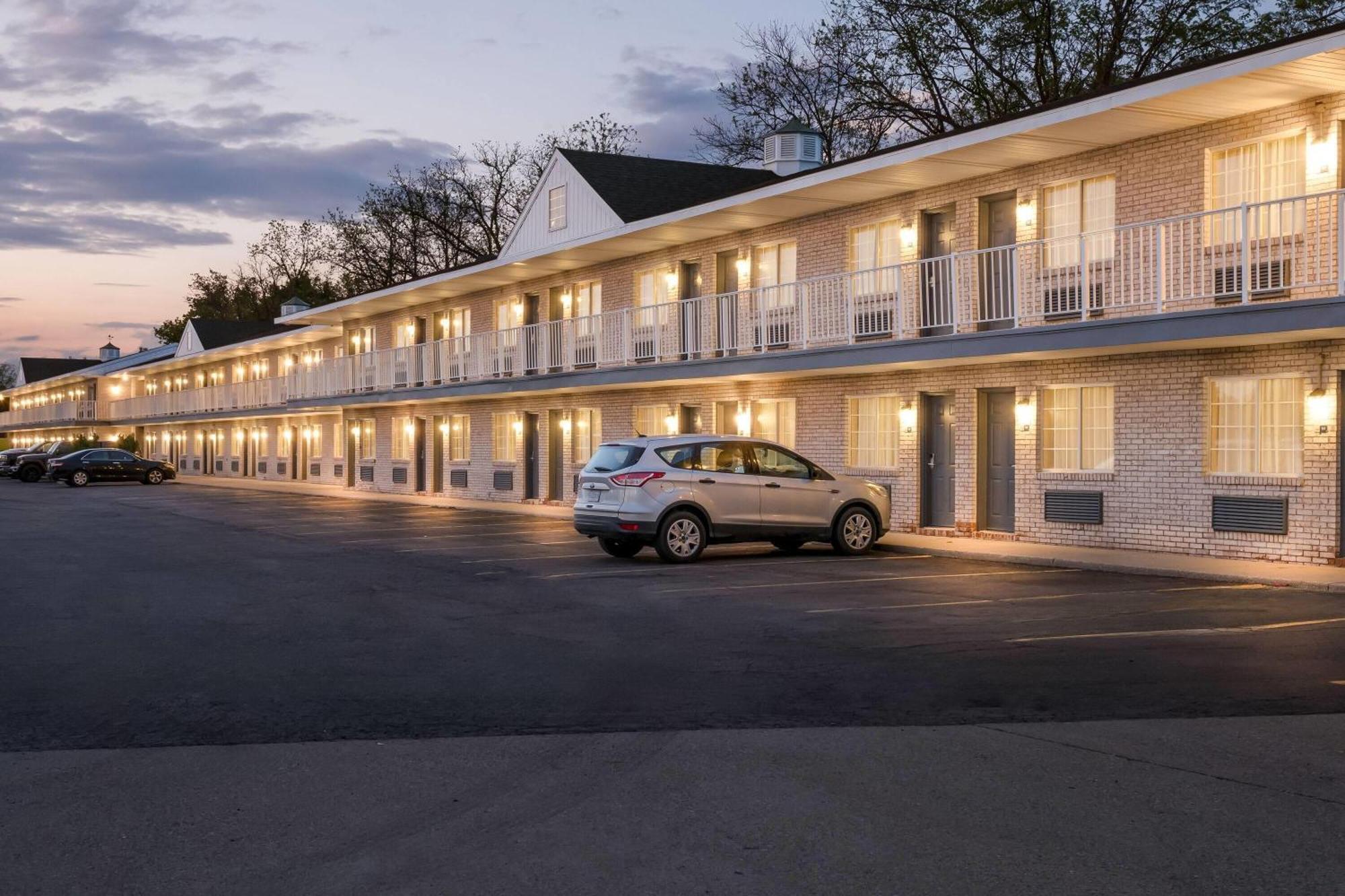 Days Inn By Wyndham Whitmore Lake Ann Arbor Brighton Zewnętrze zdjęcie